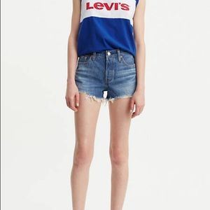 Levi’s 501 shorts in dark wash Size 27